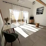 Maison T3 Avec Extérieur 5 Couchages, 3 Lits, 2 Chambres, Bordeaux à 10min, Tram C à 200m, Parc Jeux Enfants Casa de Férias *