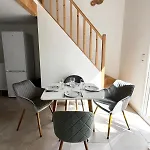 Maison T3 Avec Extérieur 5 Couchages, 3 Lits, 2 Chambres, Bordeaux à 10min, Tram C à 200m, Parc Jeux Enfants
