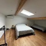 Maison T3 Avec Extérieur 5 Couchages, 3 Lits, 2 Chambres, Bordeaux à 10min, Tram C à 200m, Parc Jeux Enfants *