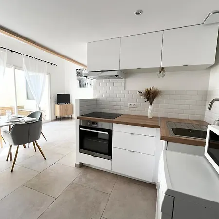 Holiday home Maison T3 Avec Exterieur 2 Chambres, 5 Couchages, 3 Lits, Bordeaux A 10min, Tram C A 200m, Parc Jeux Enfants