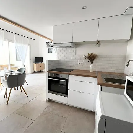 Prázdninový dům Maison T3 Avec Exterieur 5 Couchages, 3 Lits, 2 Chambres, Bordeaux A 10min, Tram E A 200m, Parc Jeux Enfants