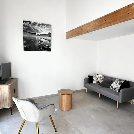 Maison T3 Avec Exterieur 2 Chambres, 5 Couchages, 3 Lits, Bordeaux A 10min, Tram C A 200m, Parc Jeux Enfants Holiday home *