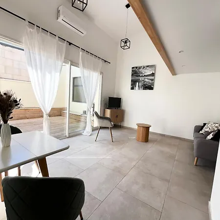 度假居 Maison T3 Avec Exterieur 5 Couchages, 3 Lits, 2 Chambres, Bordeaux A 10min, Tram C A 200m, Parc Jeux Enfants *