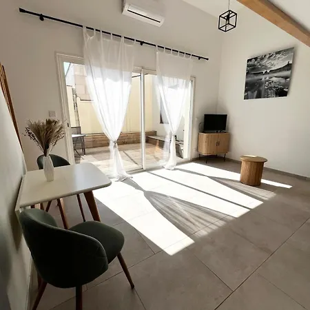 Maison T3 Avec Exterieur 2 Chambres, 5 Couchages, 3 Lits, Bordeaux A 10min, Tram C A 200m, Parc Jeux Enfants Holiday home *