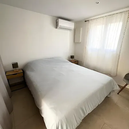 Holiday home Maison T3 Avec Exterieur 2 Chambres, 5 Couchages, 3 Lits, Bordeaux A 10min, Tram C A 200m, Parc Jeux Enfants *