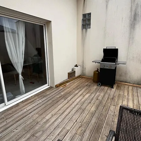 Maison T3 Avec Exterieur 2 Chambres, 5 Couchages, 3 Lits, Bordeaux A 10min, Tram C A 200m, Parc Jeux Enfants *