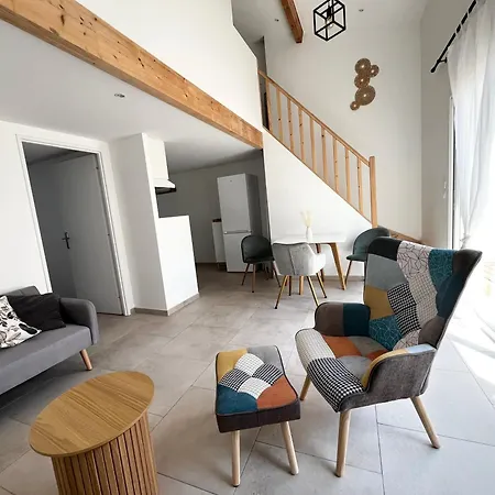 度假居 Maison T3 Avec Exterieur 5 Couchages, 3 Lits, 2 Chambres, Bordeaux A 10min, Tram C A 200m, Parc Jeux Enfants